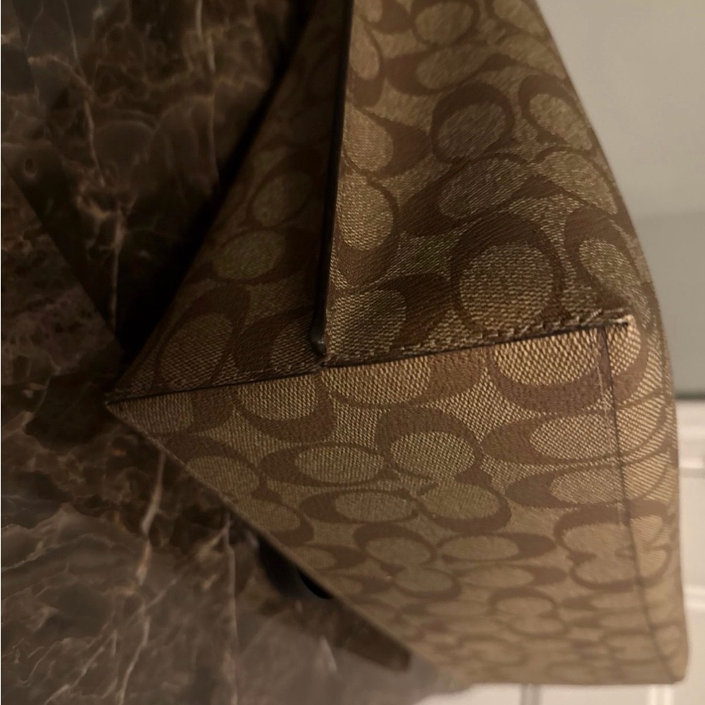 Coach MOLLIE TOTE BAG IN SIGNATURE CANVAS Khaki / Black like new. - Picture 15 of 16